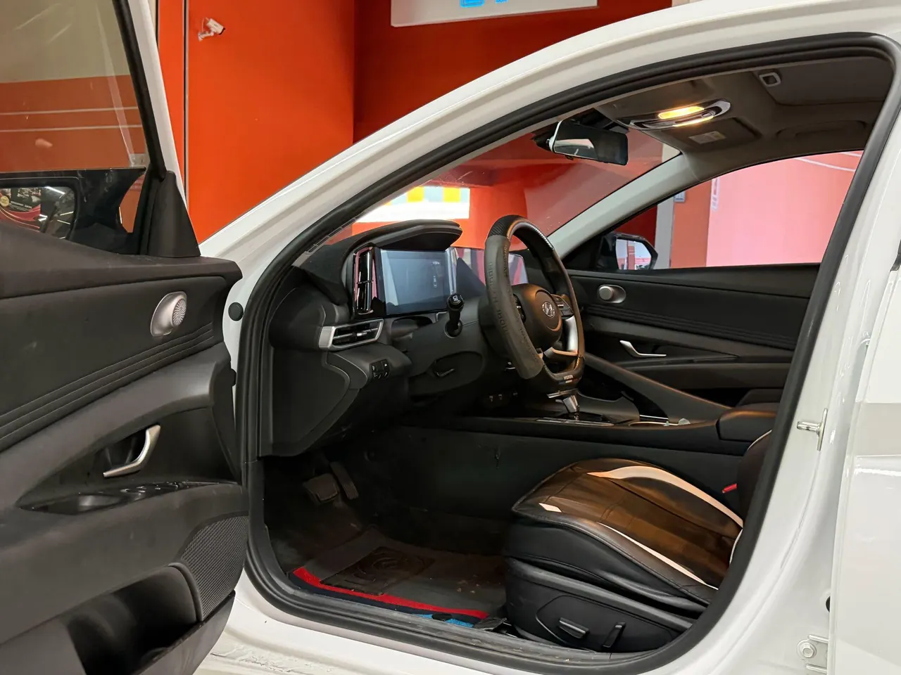 Hyundai 2022 Elantra -3-compartment 1.5 stepless LUX premium automatic gear 4