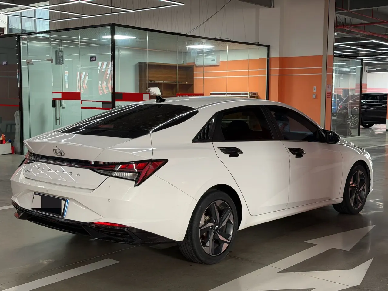 Hyundai 2022 Elantra -3-compartment 1.5 stepless LUX premium automatic gear 9
