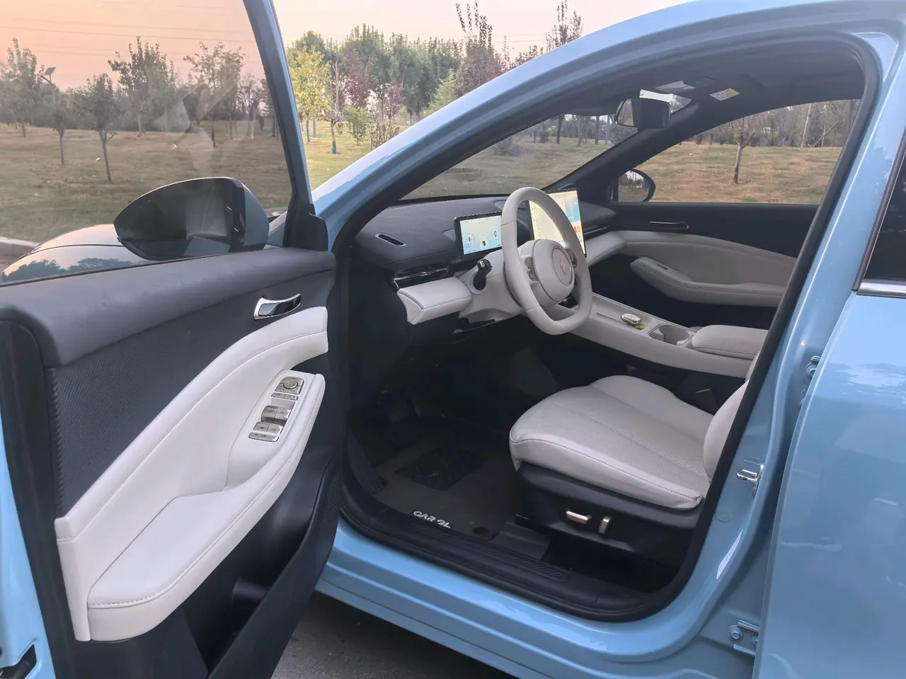 BaoJun 2024 Cloud Sea 600km Pure Electric Edition Automatic Gear 7