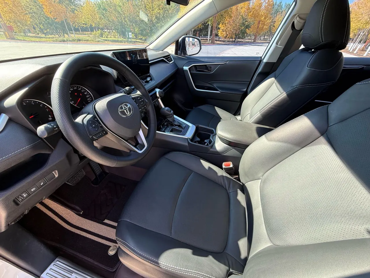 Toyota 2024 RAV4 Rongbo 2.0 Stepless Two-Drive City Edition Automatic Gear 4