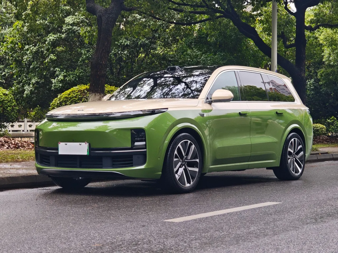 Открыть галерею: Li 2022 L9 1.5T Max Edition Automatic Gear