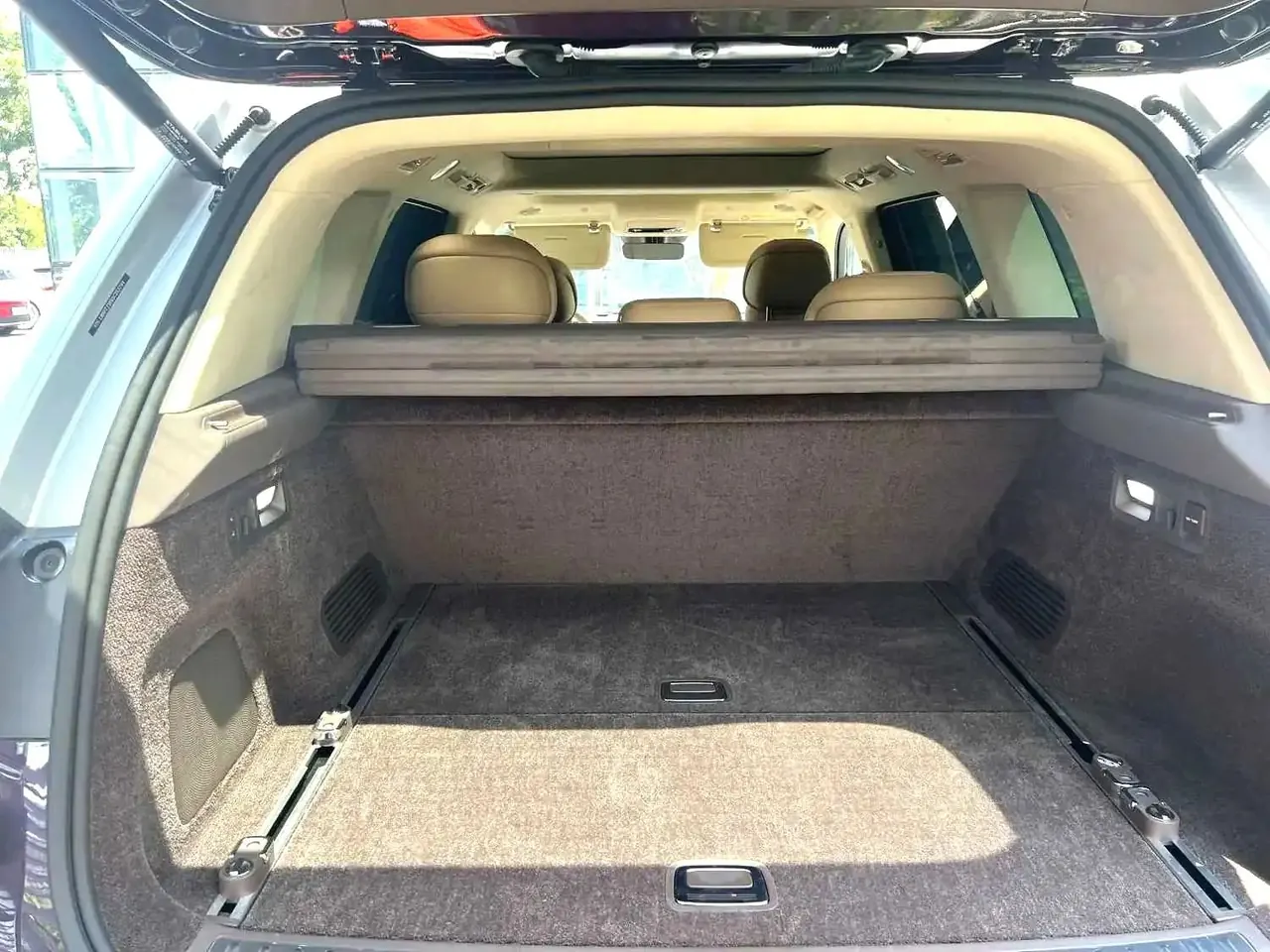 AITO 2025 AITO M9 extended range Ultra version 52kWh5 seat version automatic gear 4
