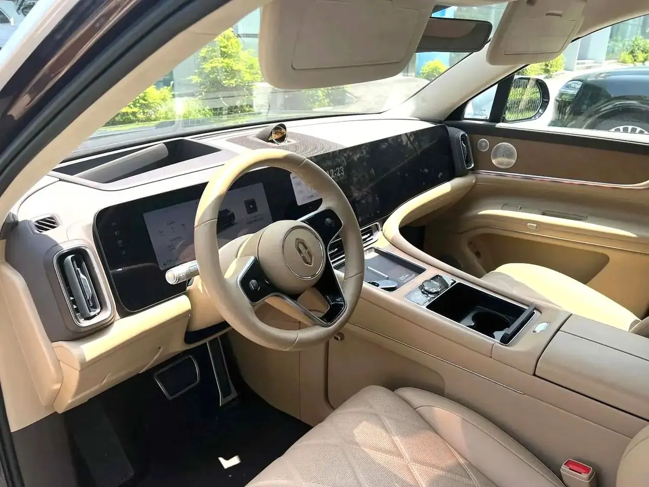 AITO 2025 AITO M9 extended range Ultra version 52kWh5 seat version automatic gear 5