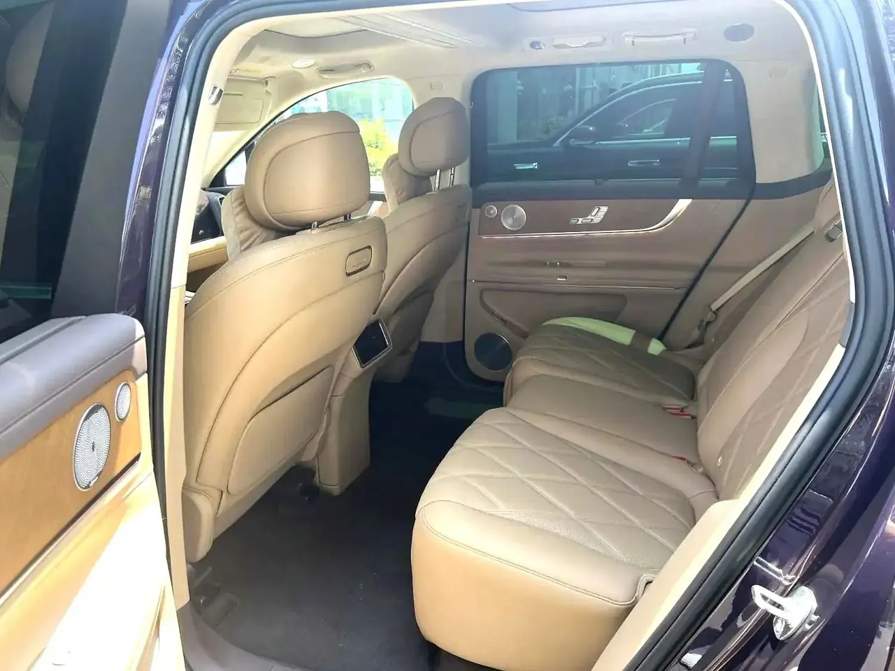 AITO 2025 AITO M9 extended range Ultra version 52kWh5 seat version automatic gear 6