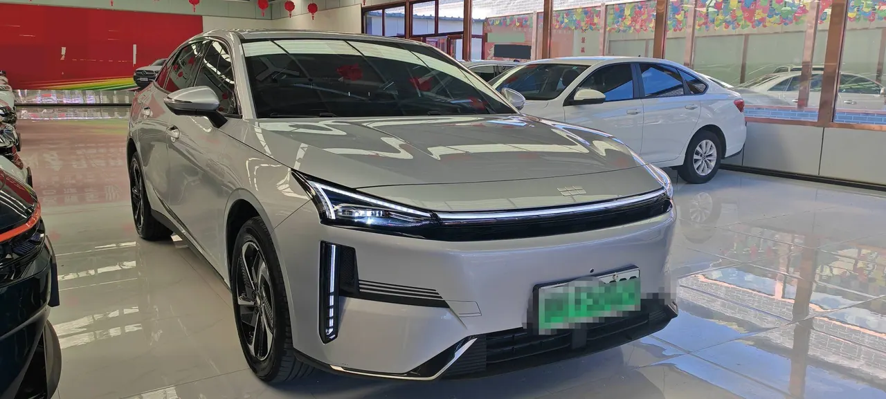 Geely Galaxy 2025 L6 EM-i 1.5 140km Discovery Edition Automatic Gear 3