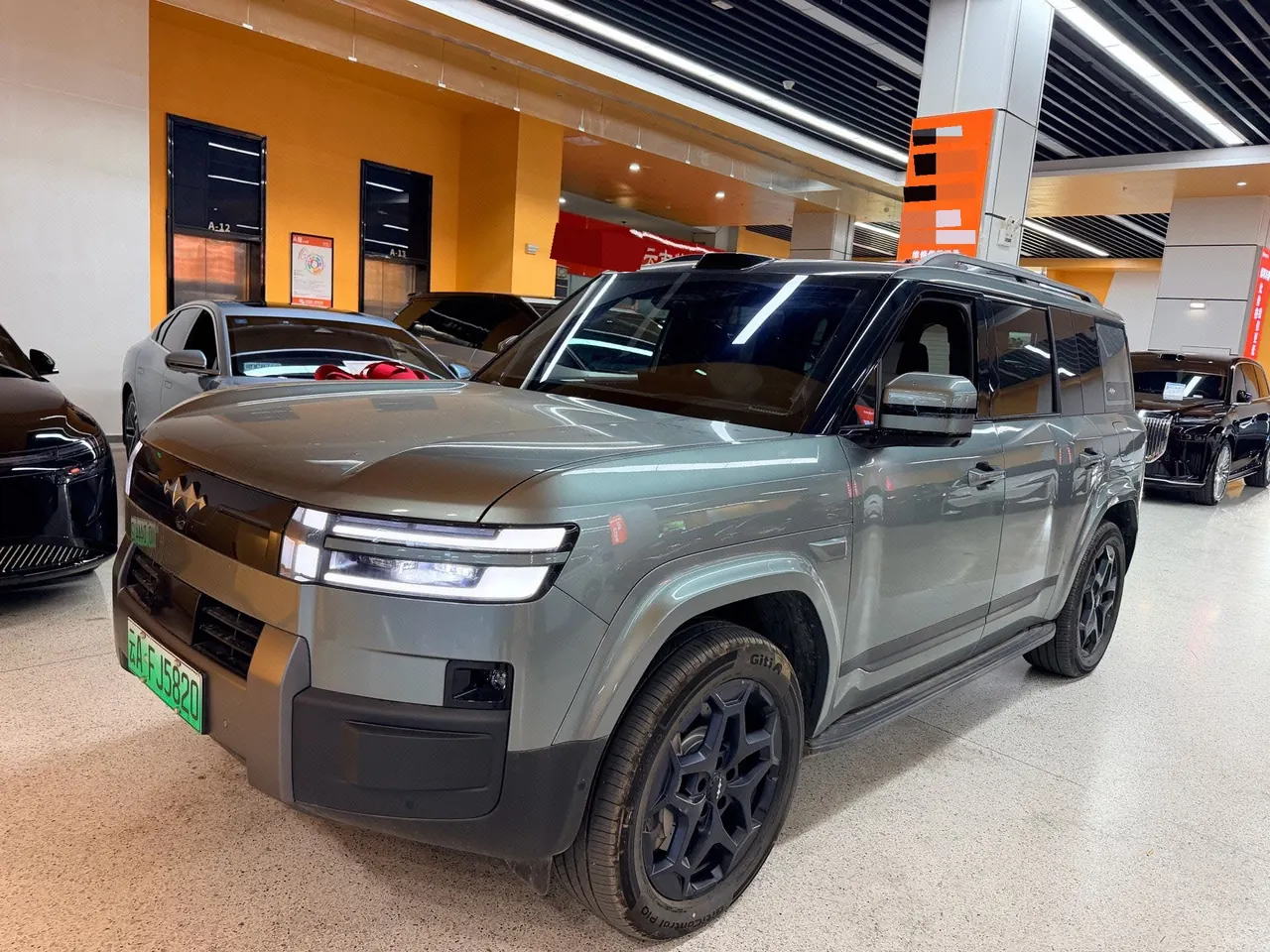 打开图片灯箱:FangChengBao 2025 titanium 7 1.5T stepless 190KM four-wheel drive Ultra version of automatic gear
