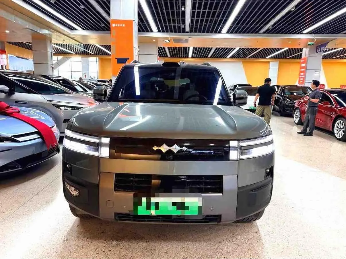 FangChengBao 2025 titanium 7 1.5T stepless 190KM four-wheel drive Ultra version of automatic gear 2