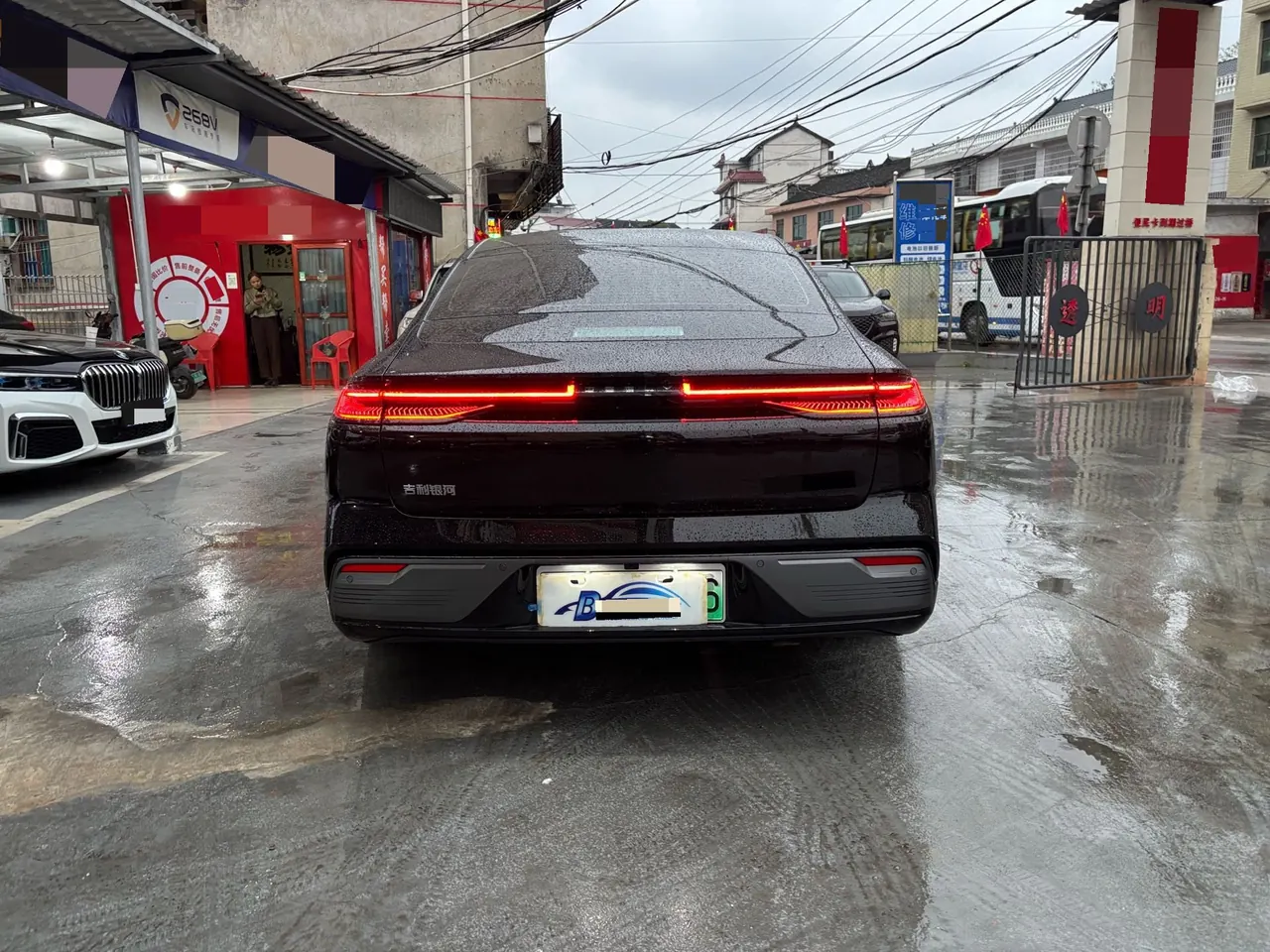 Geely Galaxy 2025 Xingyao 8 EM-i 1.5 130km Premium Edition Automatic Gear 11