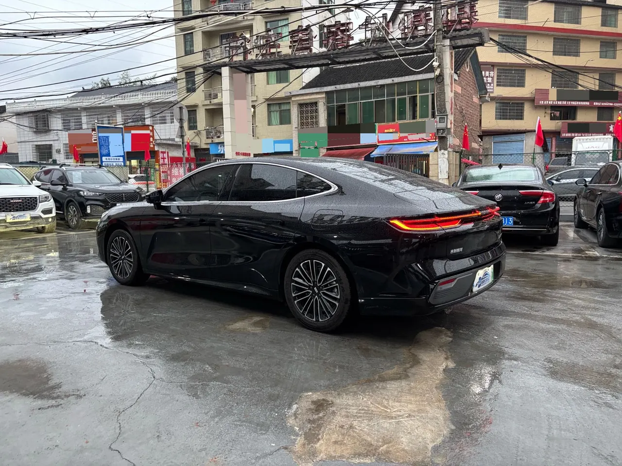 Geely Galaxy 2025 Xingyao 8 EM-i 1.5 130km Premium Edition Automatic Gear 15