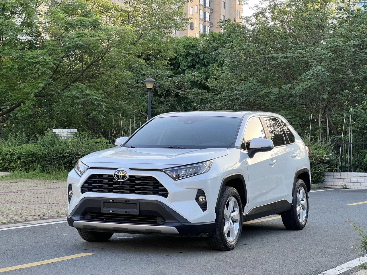 打开图片灯箱:Toyota 2021 RAV4 Rongbo 2.0 Stepless Two-Drive Fashion PLUS Edition Automatic Gear
