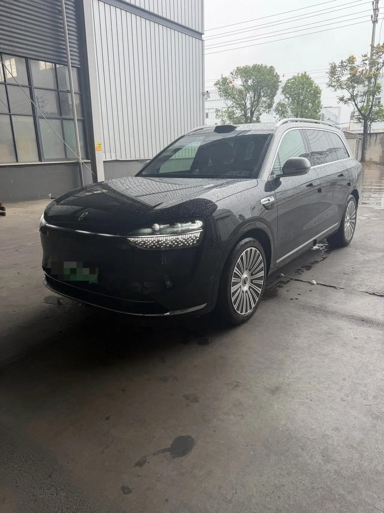 Open image lightbox: AITO 2025 AITO M9 extended range Max version 52kWh5 seat version automatic gear