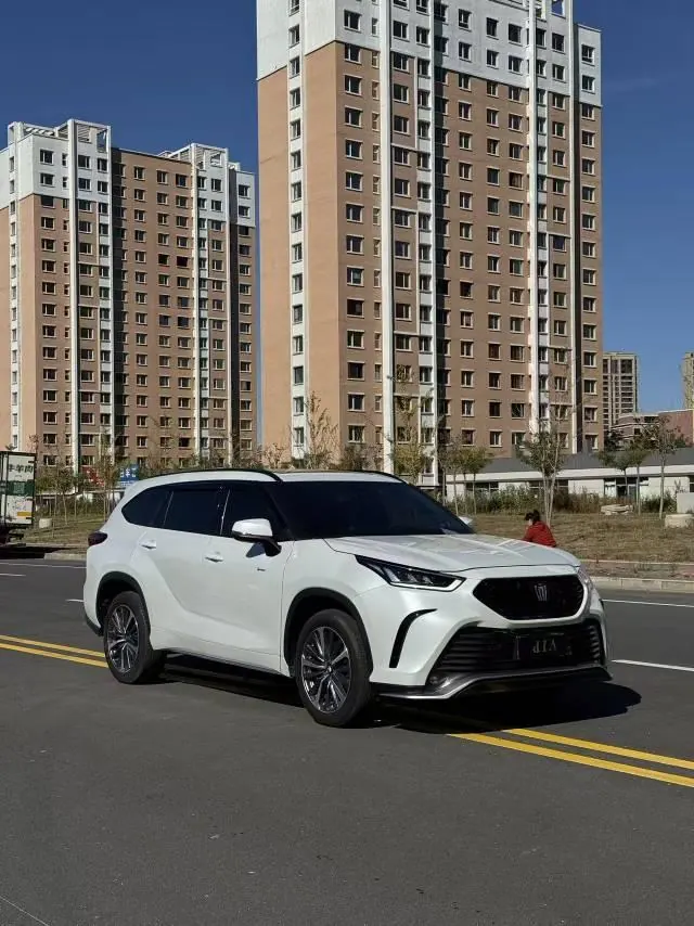 Toyota 2024 Crown Land Release HEV 2.5 Stepless Four-wheel Drive Flagship Automatic Gear 3