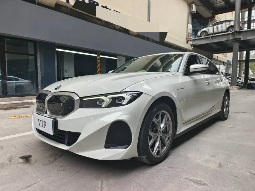 Open image lightbox: BMW 2024 i3 eDrive 35 L automatic gear