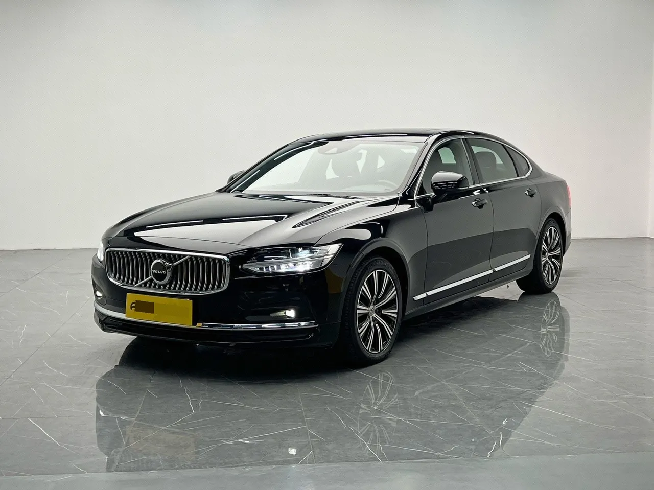 Открыть галерею: Volvo 2021 S90 48V 2.0T B5 Zhiyi Deluxe Edition Automatic Gear