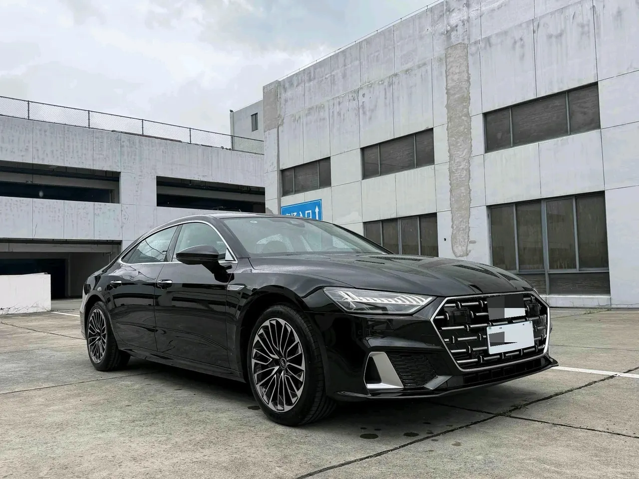 Audi 2025 A7L 2.0TFSI 45TFSI Luxury Automatic 2