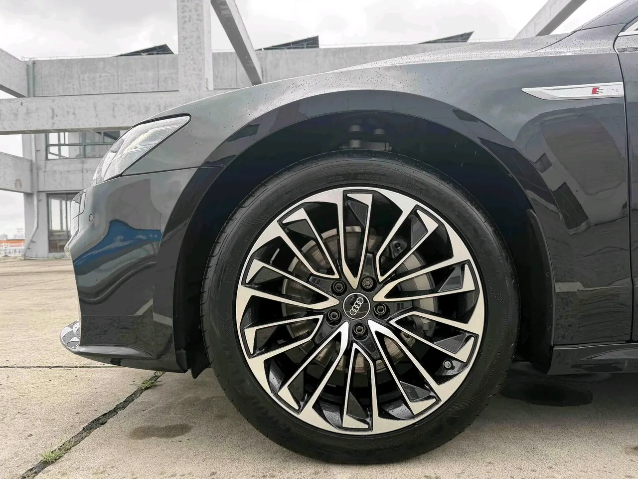 Audi 2025 A7L 2.0TFSI 45TFSI Luxury Automatic 3