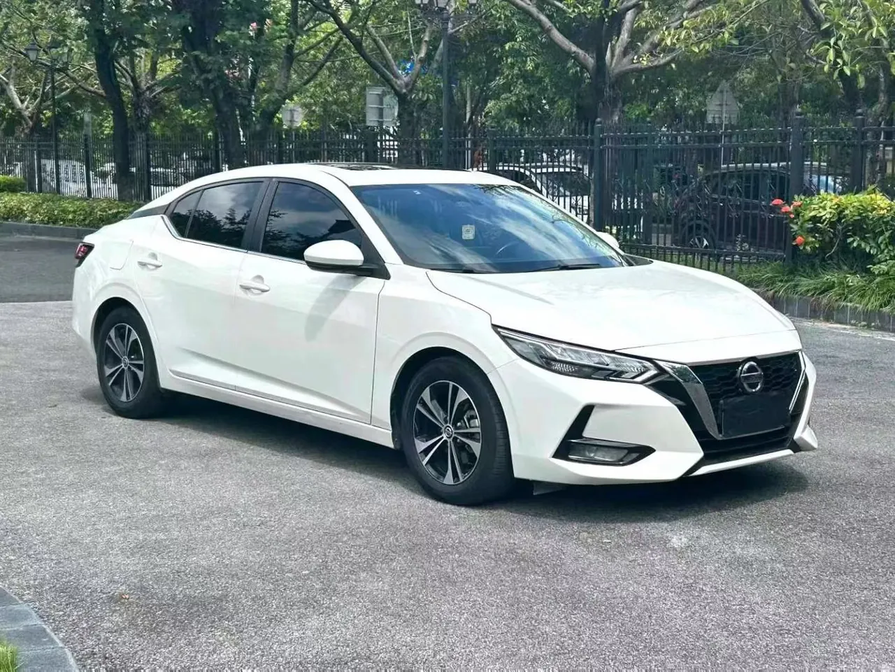 Nissan 2022 Sylphy 1.6 Stepless XL Pleasant Edition Automatic Gear 3