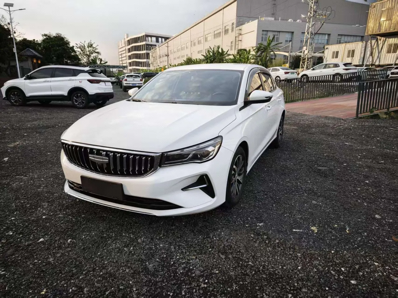 Открыть галерею: Geely 2025 Emgrand-Sanxiang 1.5 Longteng Edition Manual Gear