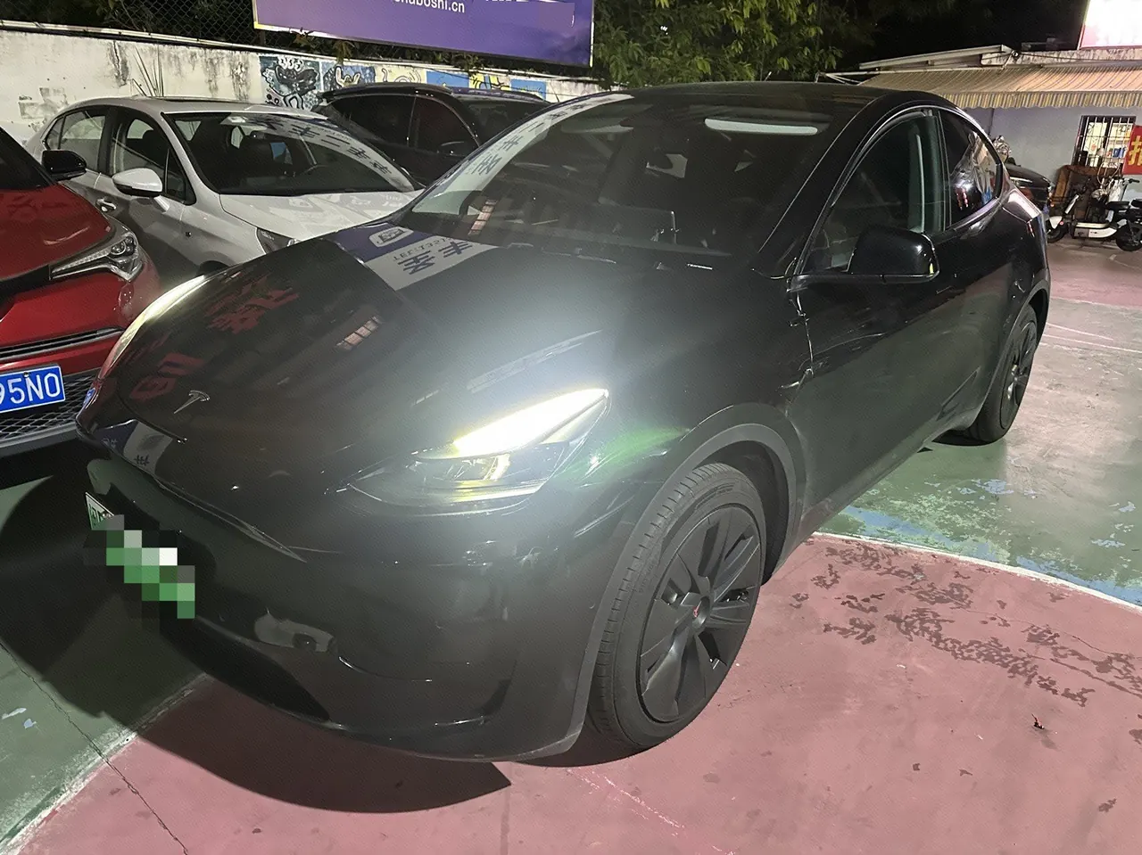 Open image lightbox: Tesla 2022 Model Y rear-wheel drive version automatic transmission
