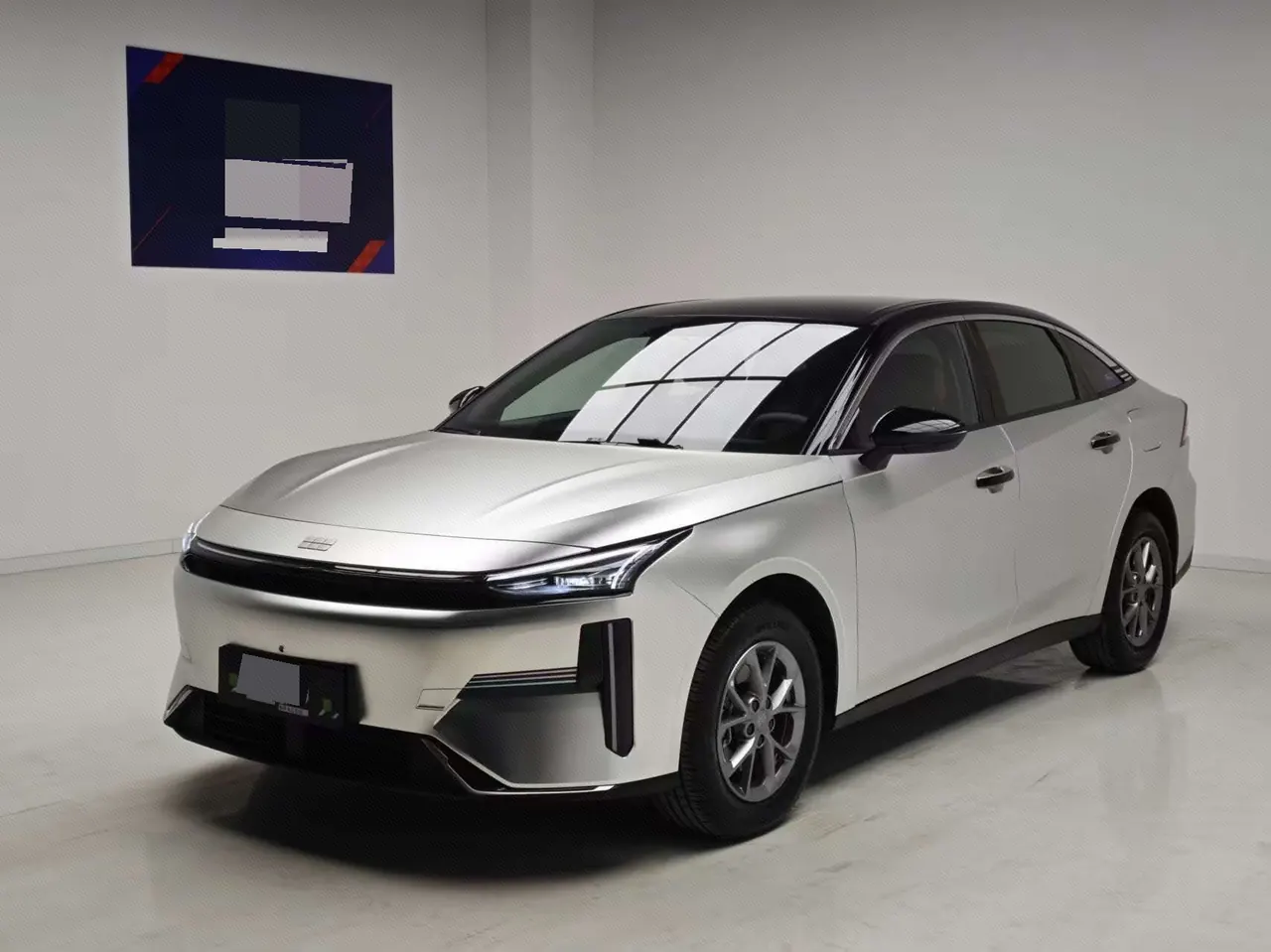Geely Galaxy 2025 L6 EM-i 1.5 60km sailing version of automatic gear - View 1
