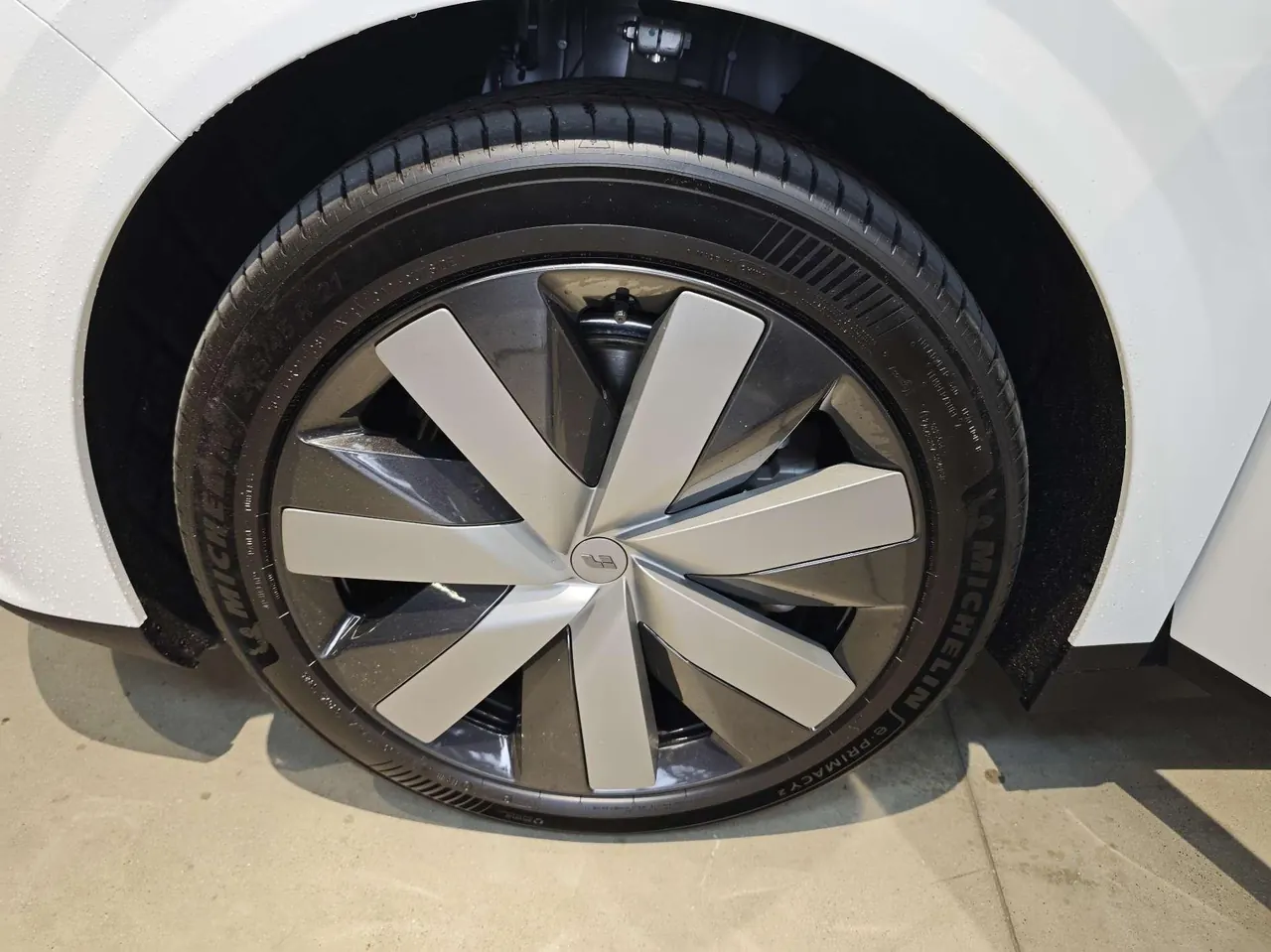 Li 2025 i6 four-wheel drive basic automatic transmission 9