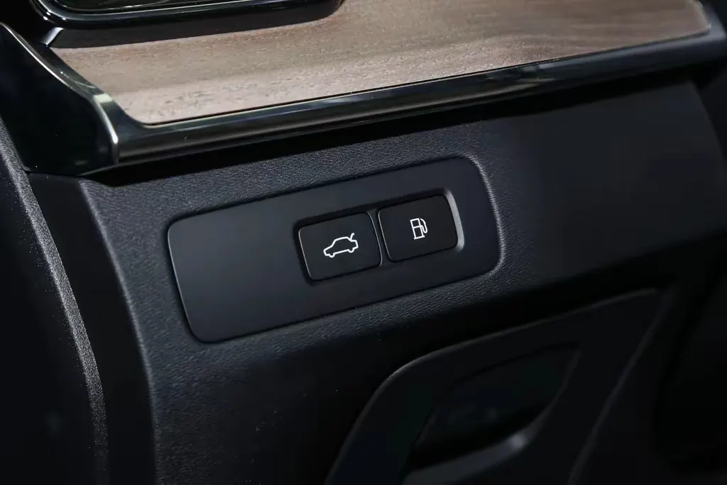 Volvo XC90 (Imported) 2025 XC90 RECHARGE 2.0T T8 Zhizun Deluxe Edition 7-seat (Modified) Automatic Gear 8