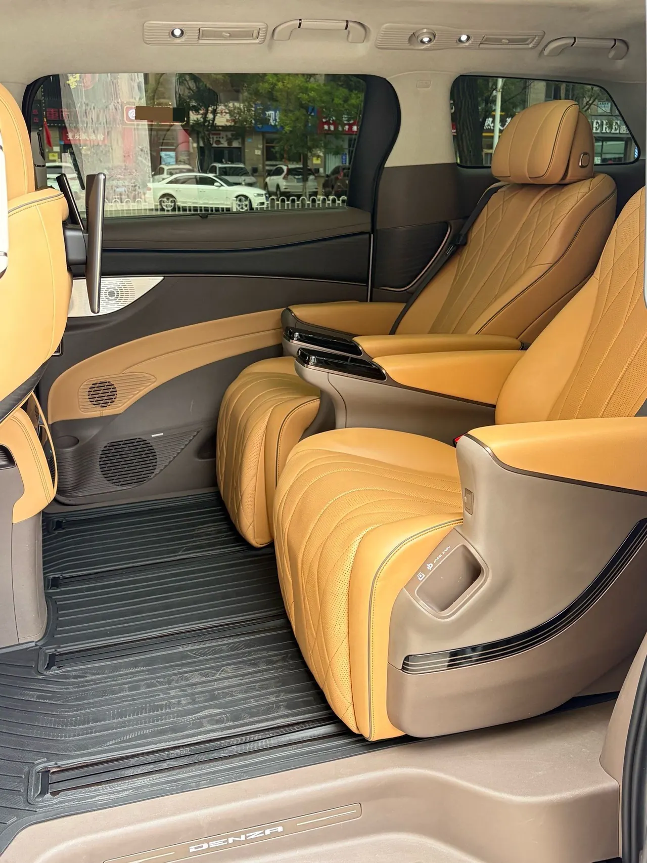 Denza 2022 Denza D9 DM-i 1.5T stepless 970 four-wheel drive flagship automatic gear 6