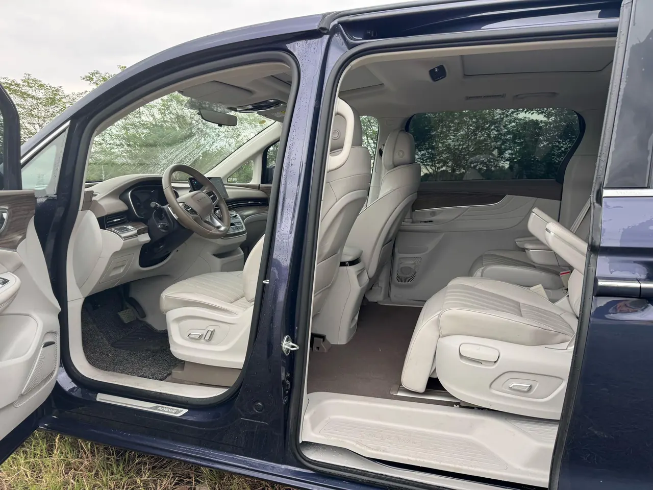 Roewe 2023 iMAX8 2.0TGI 400TGI Premium Edition Automatic Gear 8