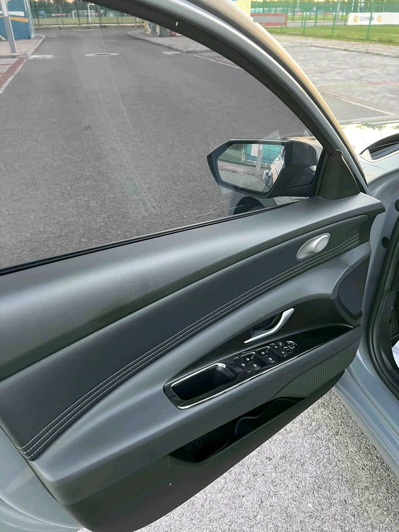 Hyundai 2022 Elantra -3-compartment 1.5 stepless LUX premium automatic gear 12