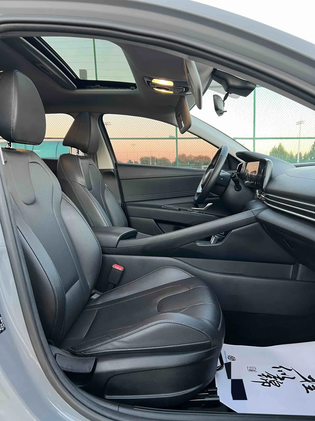 Hyundai 2022 Elantra -3-compartment 1.5 stepless LUX premium automatic gear 13