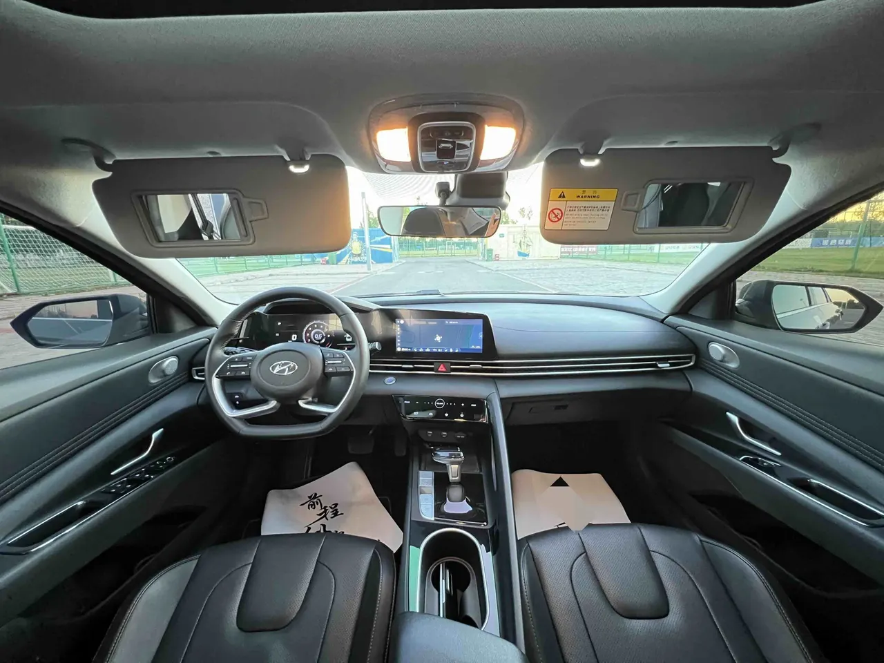 Hyundai 2022 Elantra -3-compartment 1.5 stepless LUX premium automatic gear 16
