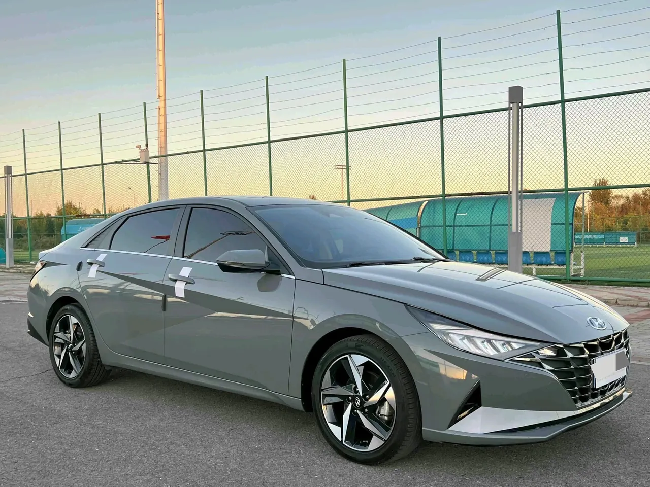Hyundai 2022 Elantra -3-compartment 1.5 stepless LUX premium automatic gear 3
