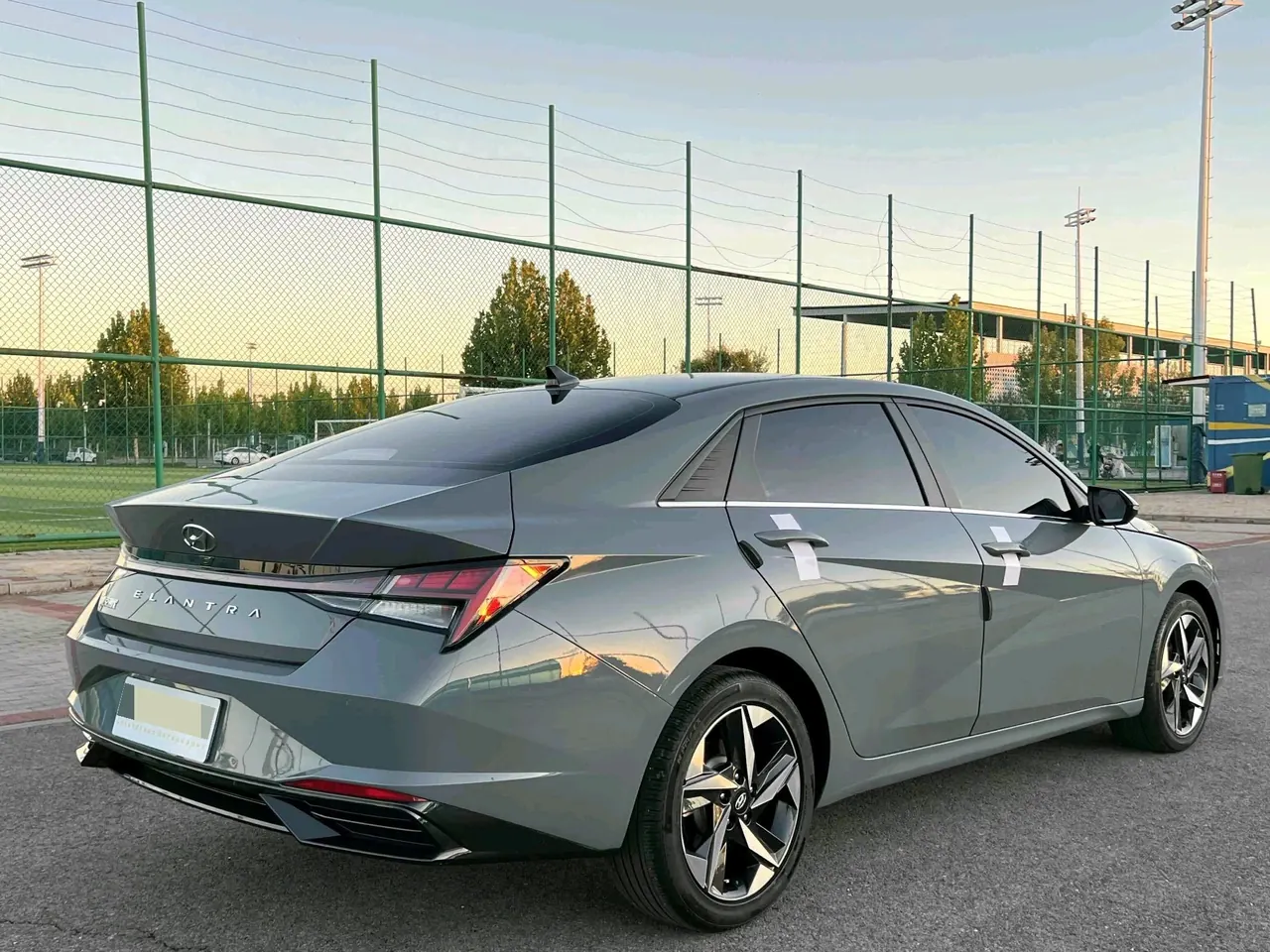 Hyundai 2022 Elantra -3-compartment 1.5 stepless LUX premium automatic gear 6