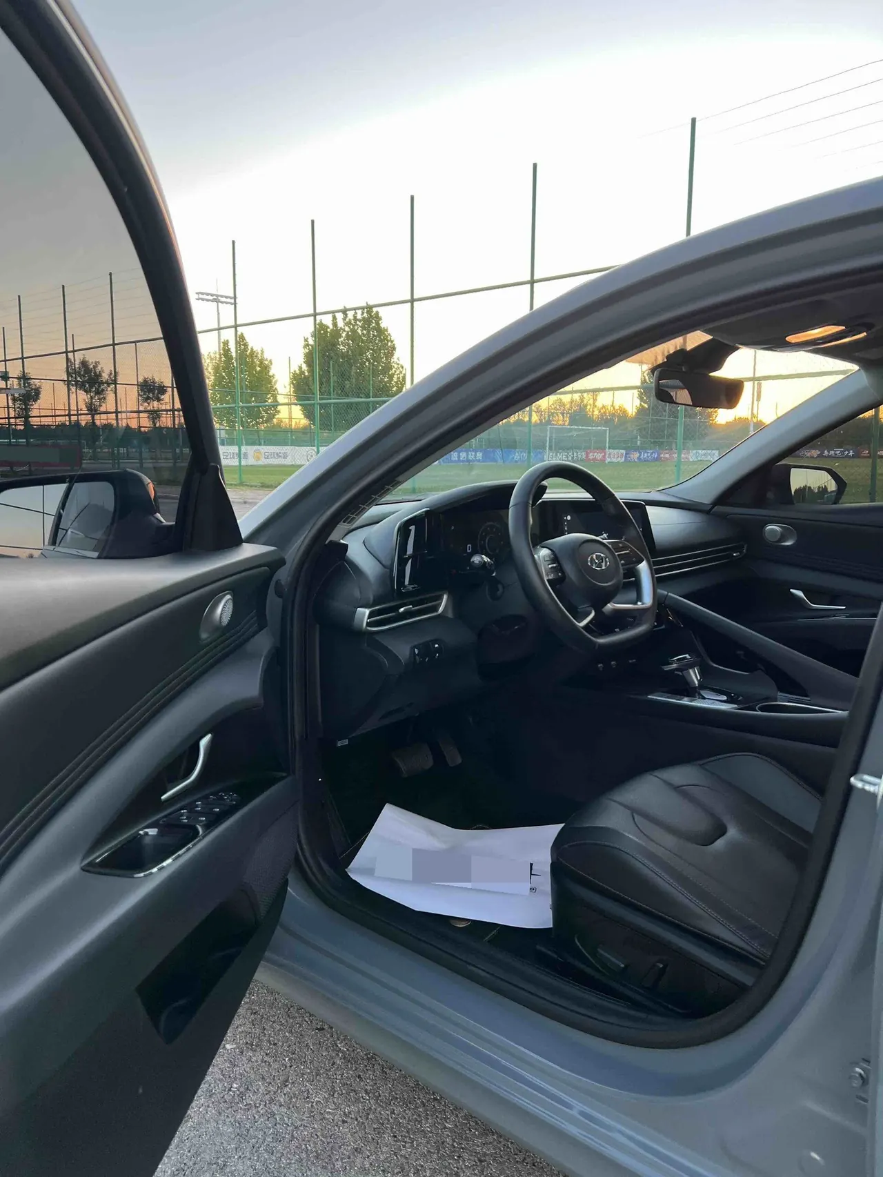 Hyundai 2022 Elantra -3-compartment 1.5 stepless LUX premium automatic gear 7
