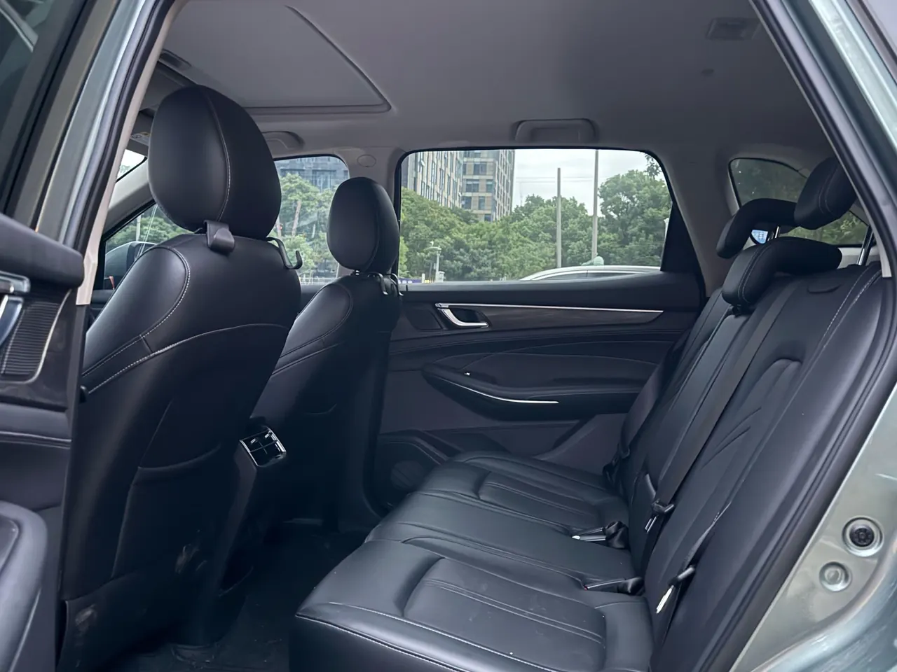 LanDian 2023 LanDian E5 1.5 stepless DE-i 100KM exclusive 5-seat automatic gear 13