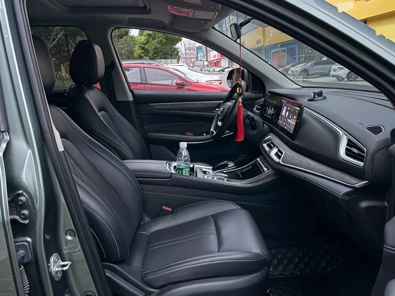 LanDian 2023 LanDian E5 1.5 stepless DE-i 100KM exclusive 5-seat automatic gear 4