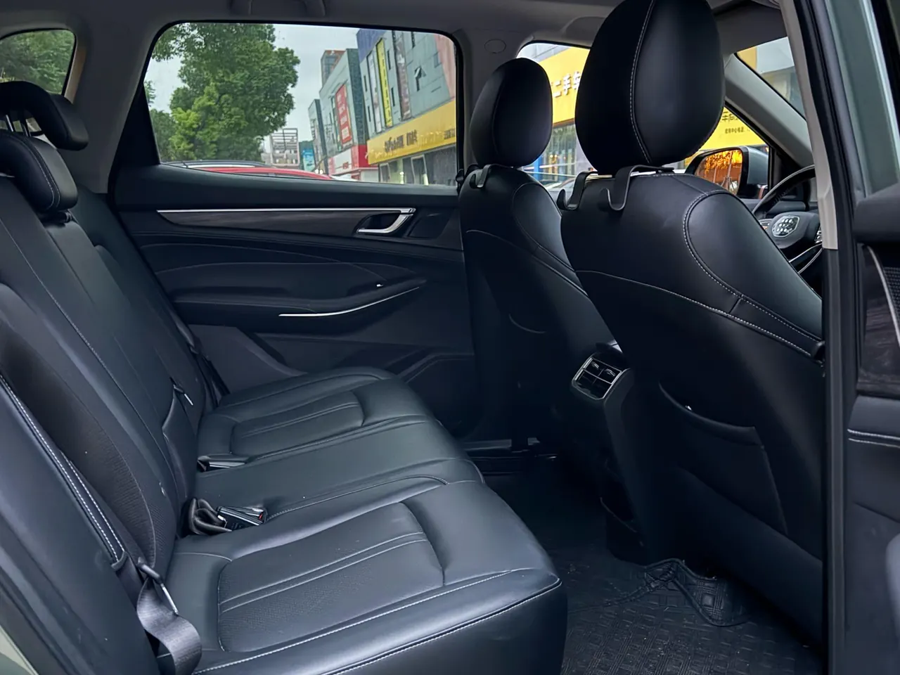 LanDian 2023 LanDian E5 1.5 stepless DE-i 100KM exclusive 5-seat automatic gear 9