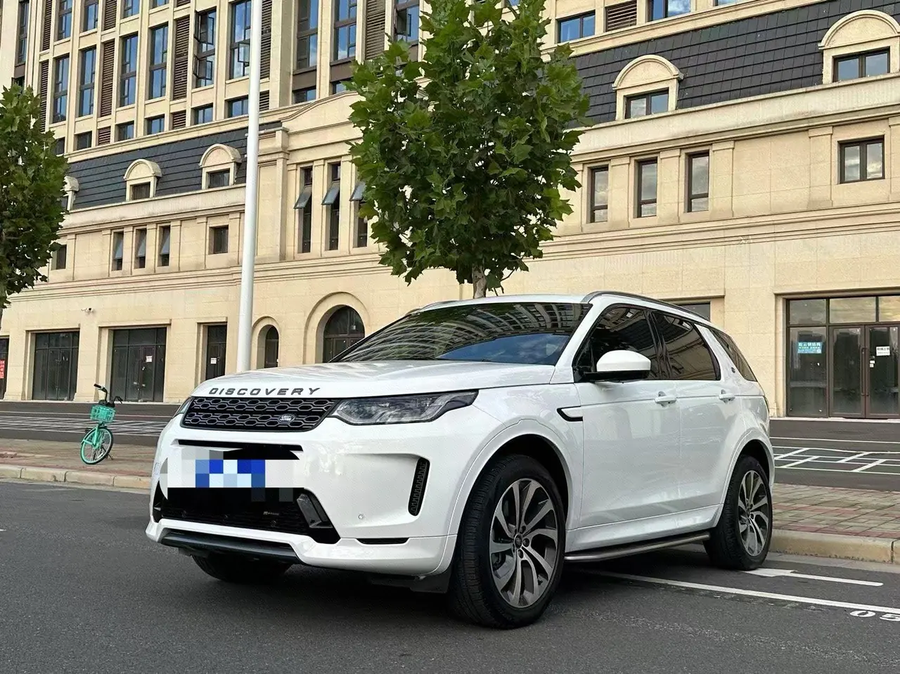 Открыть галерею: Land Rover 2022 Discovery Sports Edition 48V 2.0T 249PS R-Dynamic SE Performance Technology Edition 5-seat Automatic Gear
