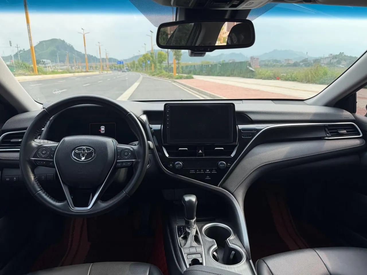 Toyota 2021 Camry 2.5G Deluxe Edition Automatic Gear 3