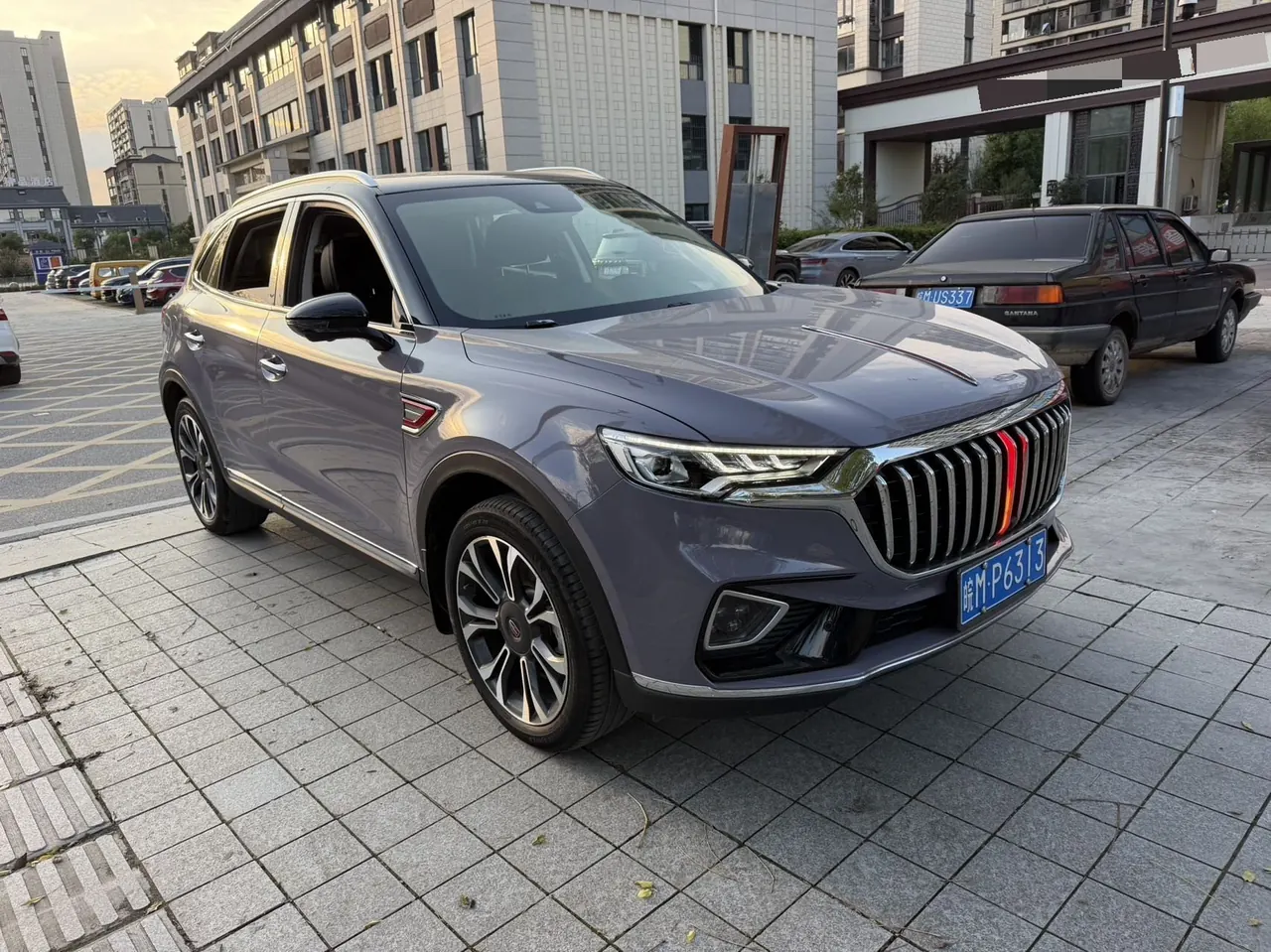 HongQi 2022 HS5 2.0T 4-wheel drive smart flag-sharing version automatic gear 2