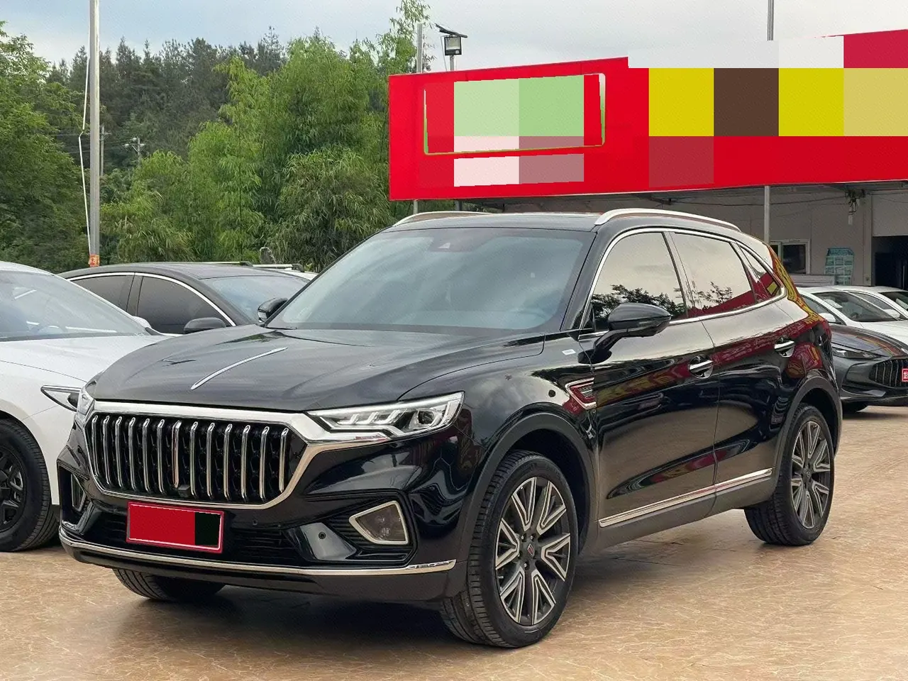 打开图片灯箱:HongQi 2022 HS5 2.0T 4-wheel drive smart flag-sharing version automatic gear