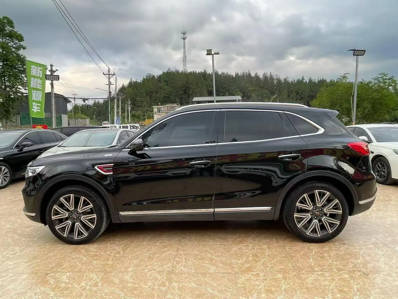 HongQi 2022 HS5 2.0T 4-wheel drive smart flag-sharing version automatic gear 3