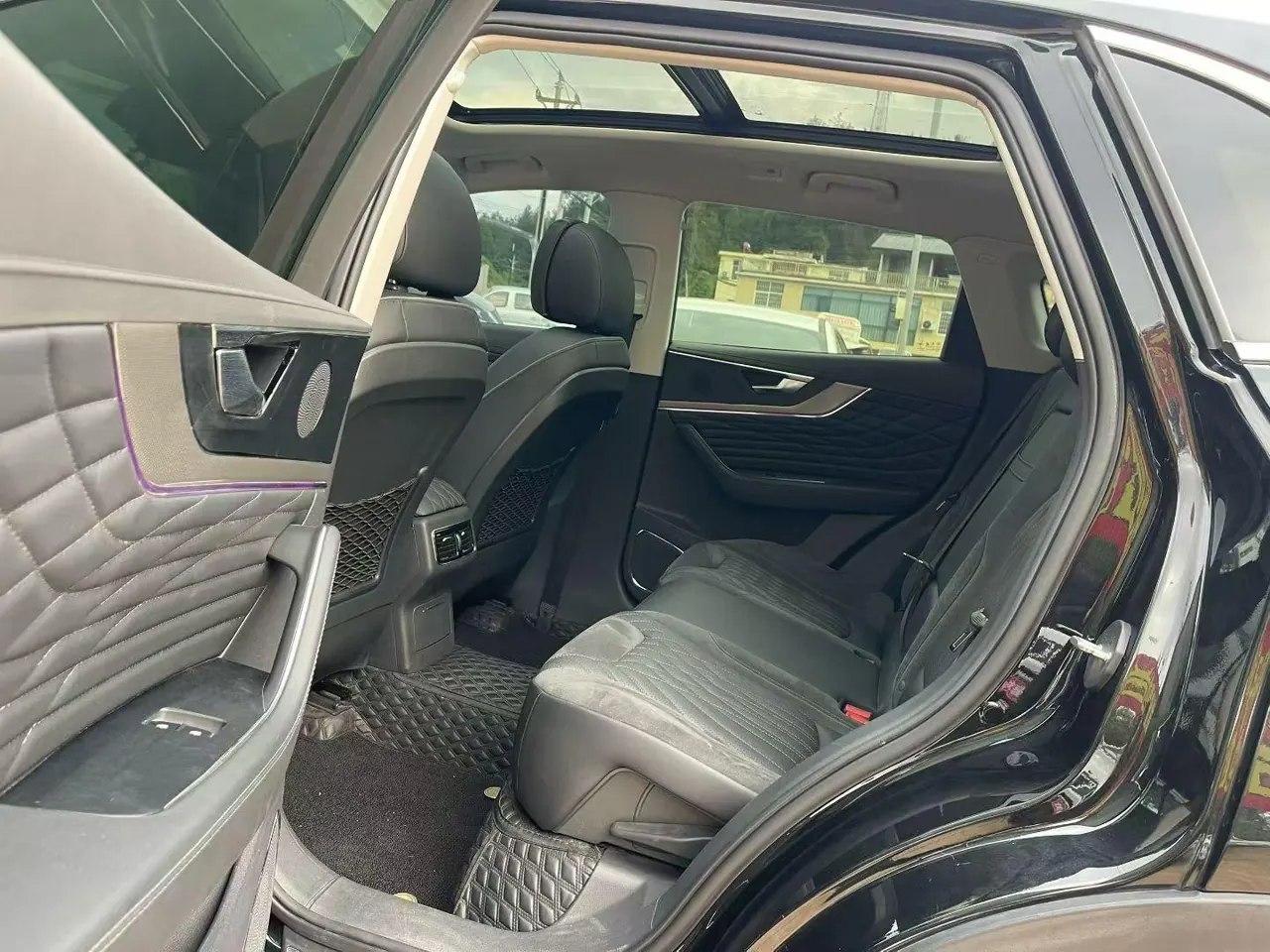 HongQi 2022 HS5 2.0T 4-wheel drive smart flag-sharing version automatic gear 6