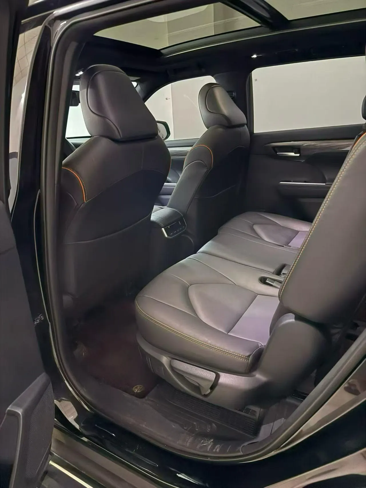 Toyota 2022 Crown Land Release 2.5 Stepless Four-wheel Drive Premium Edition Automatic Gear 3