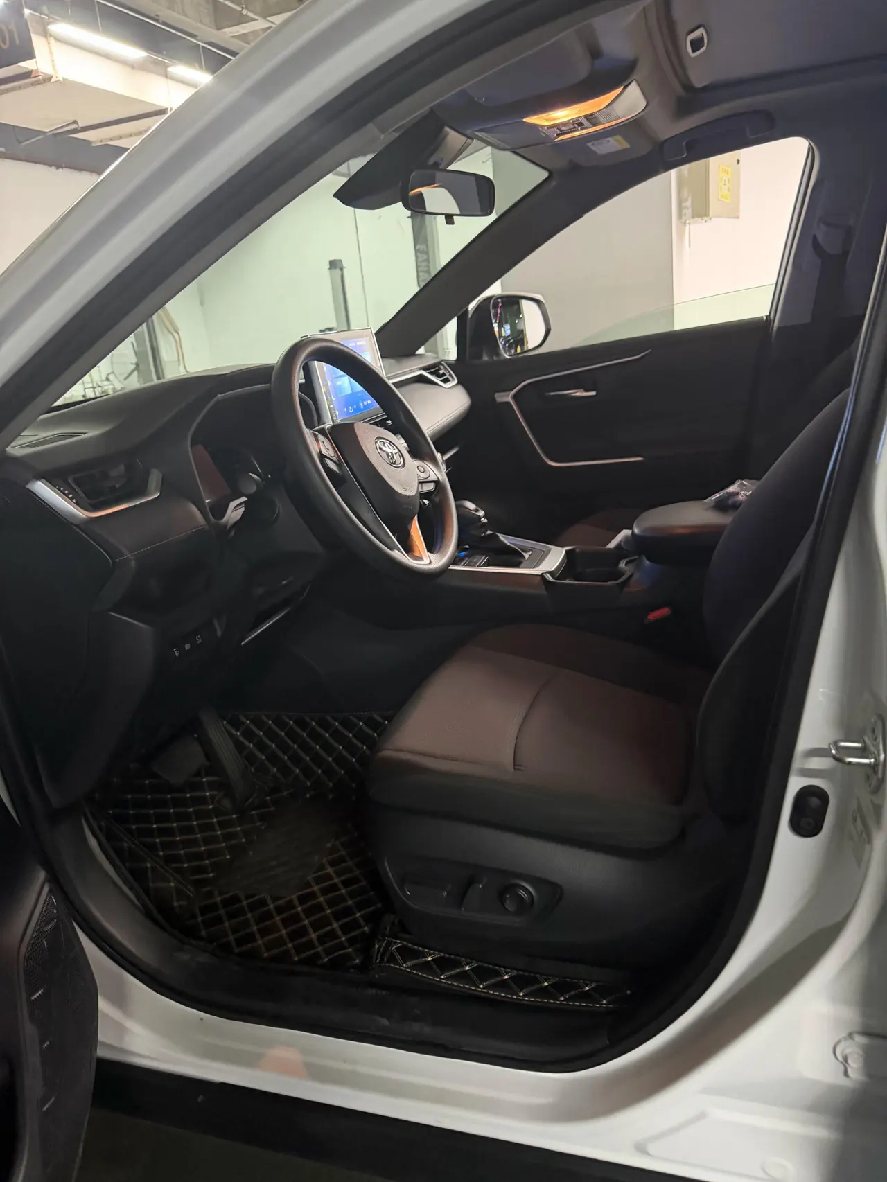 Toyota 2022 RAV4 Rongbo 2.0 Stepless Two-Drive Fashion Edition Automatic Gear 6