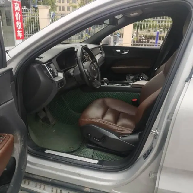Volvo 2022 XC60 48V 2.0T B5 4-wheel-drive Zhiyi Deluxe Edition Automatic Gear 4