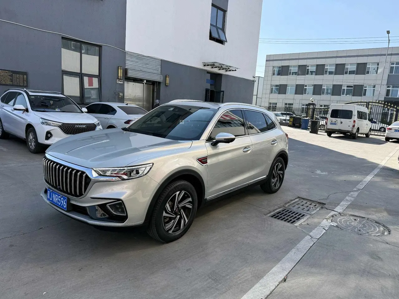 Открыть галерею: HongQi 2022 HS5 2.0T Zhilian Flag Hedonic Purchase Edition Automatic Gear