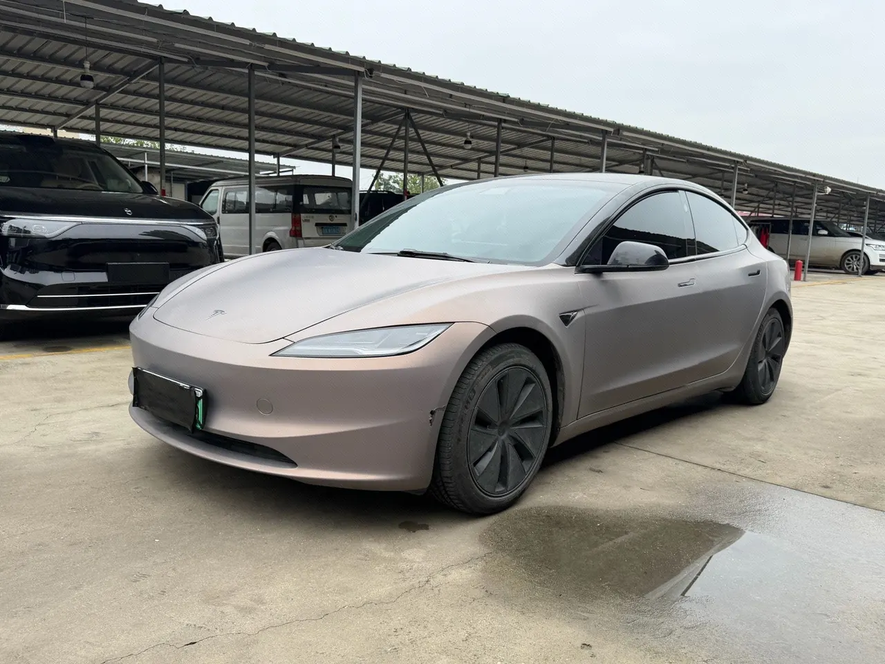 Open image lightbox: Tesla 2022 Model 3 rear-wheel drive version of automatic transmission