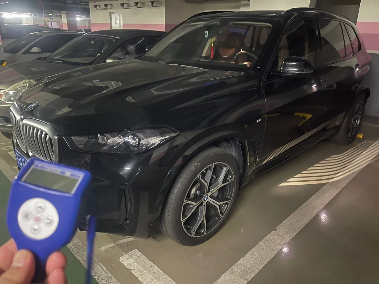Открыть галерею: BMW 2023 X5 xDrive30Li 48V 2.0T exclusive m sports obsidian night suit automatic gear