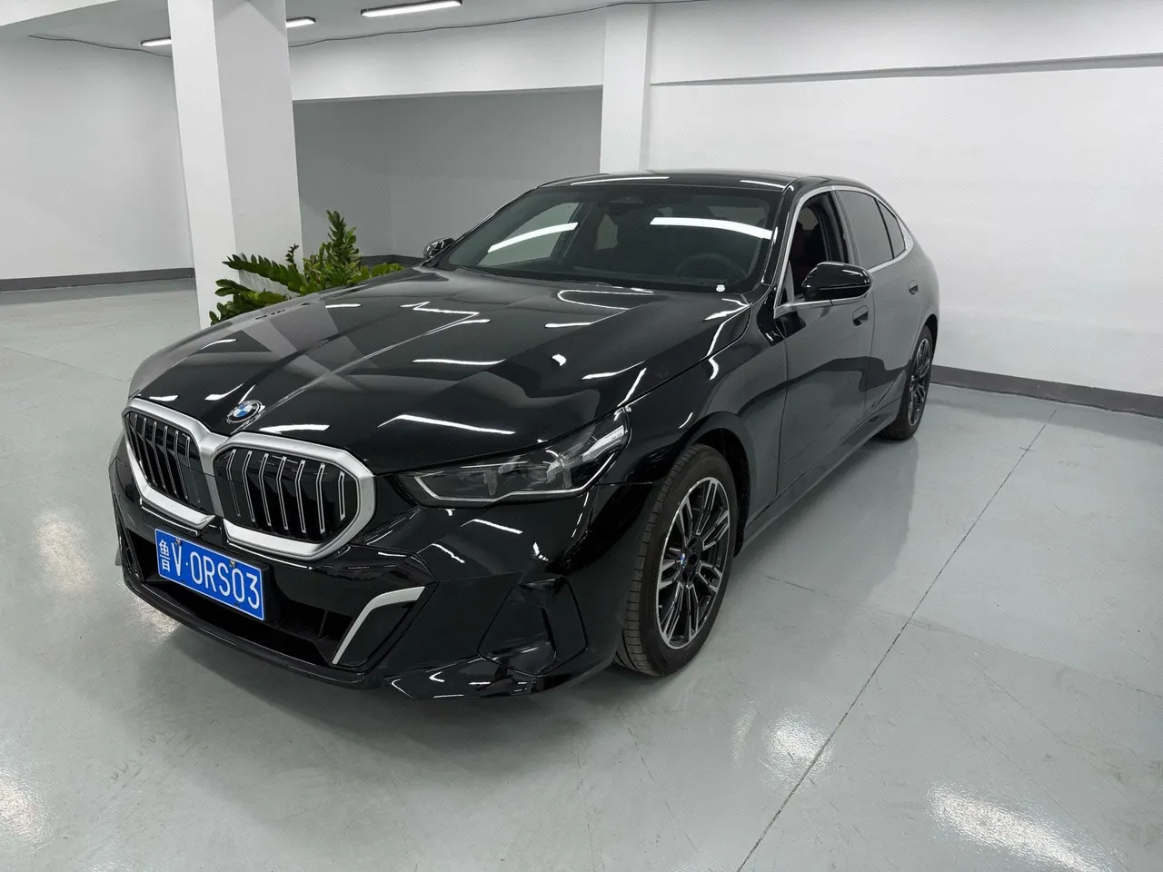 Open image lightbox: BMW 5 Series 2026 model 530Li 48V 2.0T Leading Edition M Sport Package Automatic
